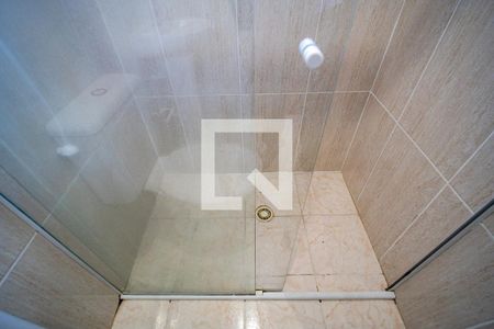 Banheiro social de kitnet/studio para alugar com 1 quarto, 20m² em Vila Gomes, São Paulo