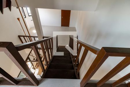Escada de acesso de casa à venda com 3 quartos, 320m² em Jardim Londrina, São Paulo