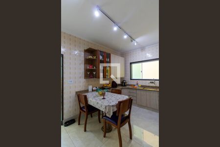 Casa à venda com 119m², 2 quartos e 2 vagasCozinha