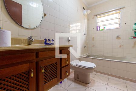 Casa à venda com 119m², 2 quartos e 2 vagasBanheiro da Suíte 1