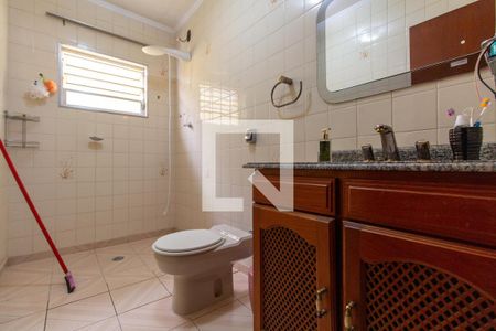 Casa à venda com 119m², 2 quartos e 2 vagasBanheiro da Suíte 2