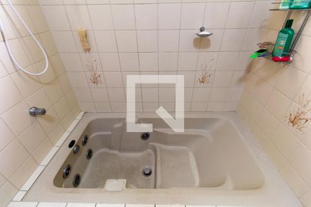 Casa à venda com 119m², 2 quartos e 2 vagasBanheiro da Suíte 1