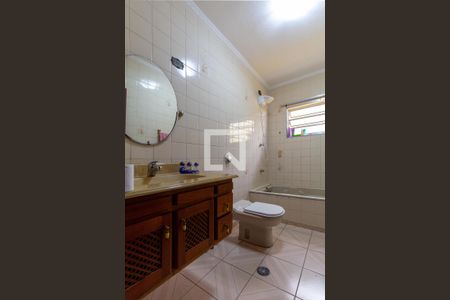 Casa à venda com 119m², 2 quartos e 2 vagasBanheiro da Suíte 1