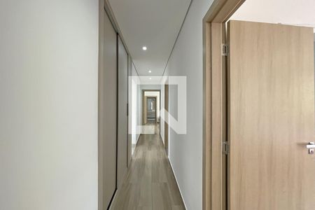 Casa de condomínio à venda com 250m², 4 quartos e 5 vagasCorredor