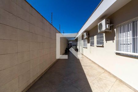 Casa à venda com 468m², 4 quartos e 3 vagasCorredor 