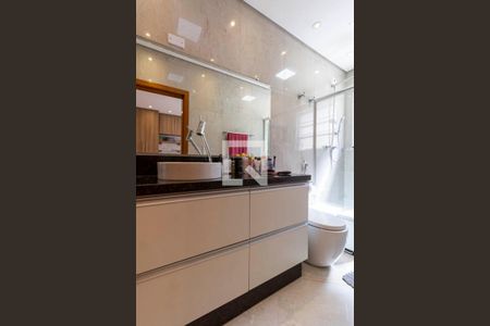 Casa à venda com 468m², 4 quartos e 3 vagasBanheiro Suíte 2