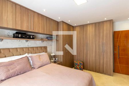 Casa à venda com 468m², 4 quartos e 3 vagasSuíte 2