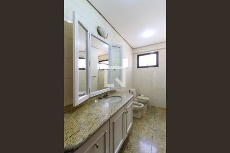 Apartamento à venda com 314m², 4 quartos e 4 vagasBanheiro da Suíte 3