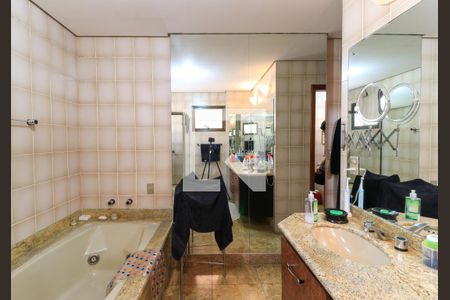 Apartamento à venda com 314m², 4 quartos e 4 vagasBanheiro da Suíte 4