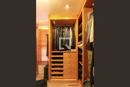 Apartamento à venda com 314m², 4 quartos e 4 vagasCloset da suíte 4