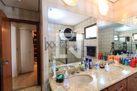 Apartamento à venda com 314m², 4 quartos e 4 vagasBanheiro da Suíte 4