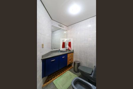 Apartamento à venda com 314m², 4 quartos e 4 vagasBanheiro da Suíte 2