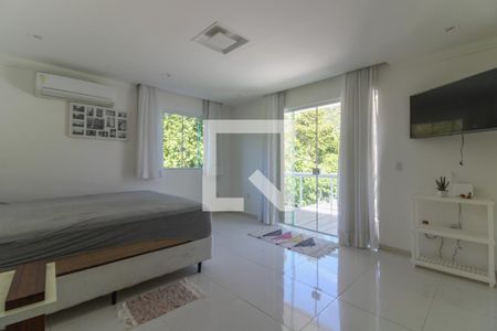 Suíte Master de casa de condomínio para alugar com 4 quartos, 490m² em Recreio dos Bandeirantes, Rio de Janeiro