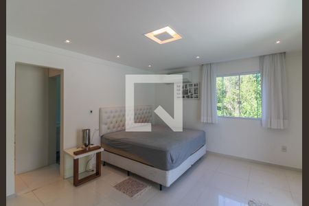 Suíte Master de casa de condomínio para alugar com 4 quartos, 490m² em Recreio dos Bandeirantes, Rio de Janeiro