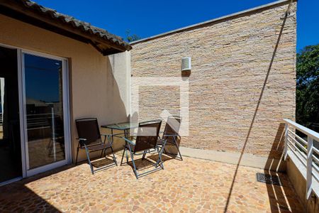 Casa de condomínio para alugar com 200m², 3 quartos e 2 vagasEscritório - varanda frente