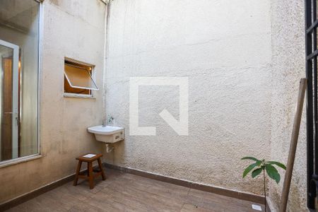 Casa de condomínio para alugar com 200m², 3 quartos e 2 vagasQuintal / Área de serviço