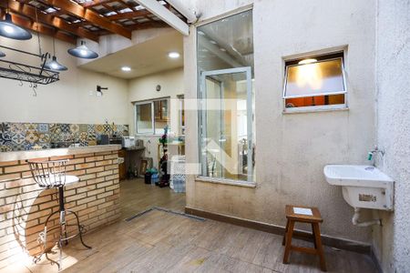 Casa de condomínio para alugar com 200m², 3 quartos e 2 vagasQuintal / Área de serviço