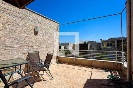 Casa de condomínio para alugar com 200m², 3 quartos e 2 vagasEscritório - varanda frente