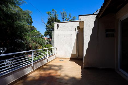 Casa de condomínio para alugar com 200m², 3 quartos e 2 vagasEscritório - varanda fundos