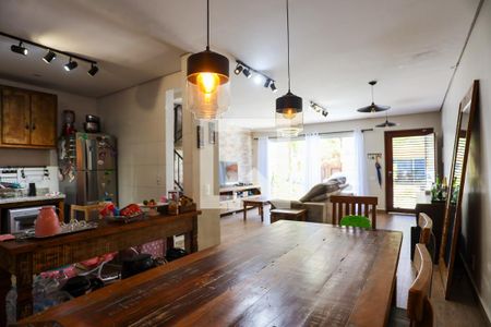 Casa de condomínio para alugar com 200m², 3 quartos e 2 vagasSala de jantar