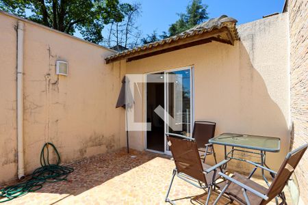 Casa de condomínio para alugar com 200m², 3 quartos e 2 vagasEscritório - varanda frente