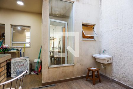 Casa de condomínio para alugar com 200m², 3 quartos e 2 vagasQuintal / Área de serviço