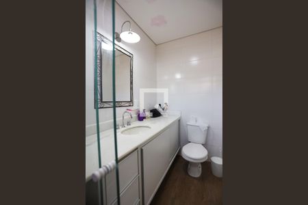 Casa de condomínio para alugar com 200m², 3 quartos e 2 vagasSuíte - banheiro - detalhes