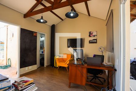 Casa de condomínio para alugar com 200m², 3 quartos e 2 vagasEscritório