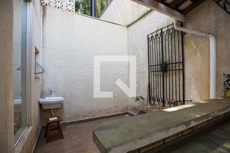 Casa de condomínio para alugar com 200m², 3 quartos e 2 vagasQuintal / Área de serviço