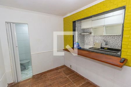 Sala de casa para alugar com 3 quartos, 100m² em Marechal Hermes, Rio de Janeiro
