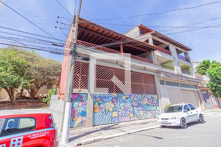 Casa para alugar com 356m², 4 quartos e 6 vagasFachada