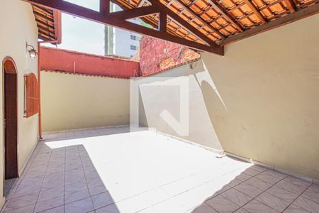 Casa para alugar com 356m², 4 quartos e 6 vagasQuintal