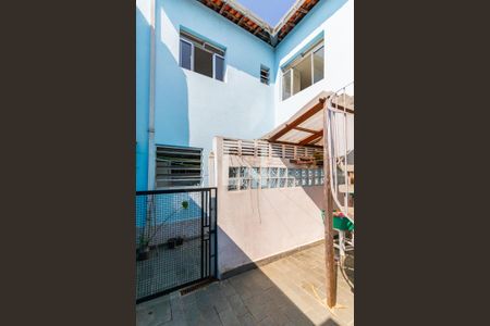 Casa para alugar com 50m², 2 quartos e 3 vagasFachada Interna