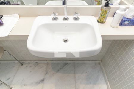 Apartamento à venda com 269m², 3 quartos e 4 vagasBanheiro 3 - Suíte