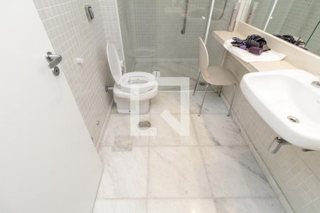 Apartamento à venda com 269m², 3 quartos e 4 vagasBanheiro 3 - Suíte