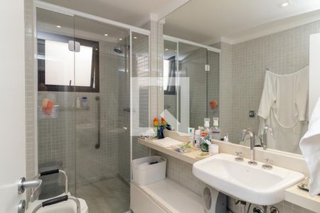 Apartamento à venda com 269m², 3 quartos e 4 vagasBanheiro 2 - Suíte