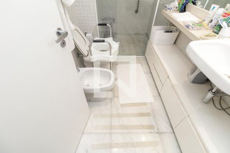 Apartamento à venda com 269m², 3 quartos e 4 vagasBanheiro 2 - Suíte