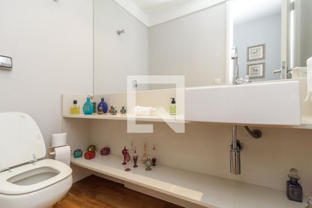 Apartamento à venda com 269m², 3 quartos e 4 vagasBanheiro 4 - Lavabo