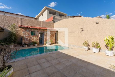 Casa à venda com 252m², 3 quartos e 4 vagas Casa à venda com 252m², 3 quartos e 4 vagasPiscina