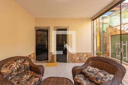 Casa à venda com 252m², 3 quartos e 4 vagas Casa à venda com 252m², 3 quartos e 4 vagasVaranda