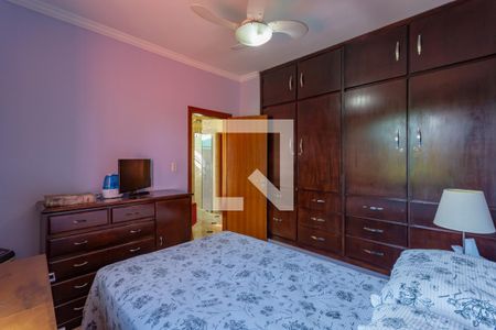 Casa à venda com 252m², 3 quartos e 4 vagas Casa à venda com 252m², 3 quartos e 4 vagasQuarto 1