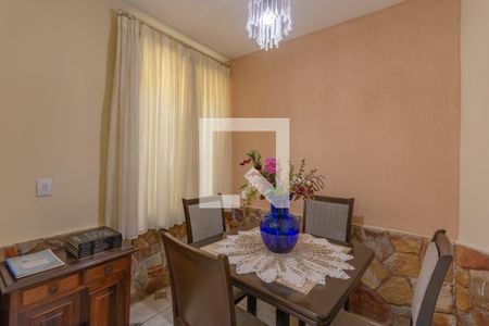 Casa à venda com 252m², 3 quartos e 4 vagas Casa à venda com 252m², 3 quartos e 4 vagasCopa