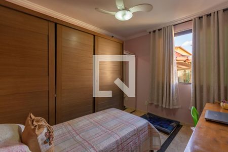 Casa à venda com 252m², 3 quartos e 4 vagas Casa à venda com 252m², 3 quartos e 4 vagasQuarto 2