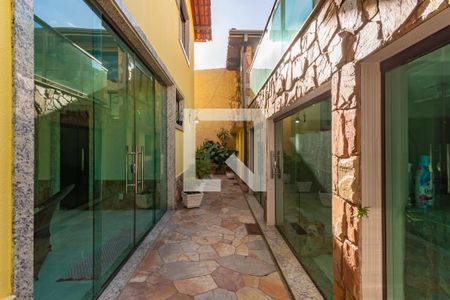 Casa à venda com 252m², 3 quartos e 4 vagas Casa à venda com 252m², 3 quartos e 4 vagasÁrea Externa