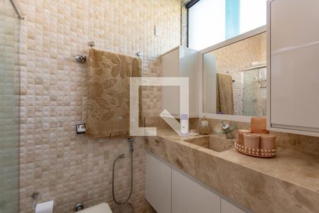 Casa à venda com 252m², 3 quartos e 4 vagas Casa à venda com 252m², 3 quartos e 4 vagasBanheiro suíte