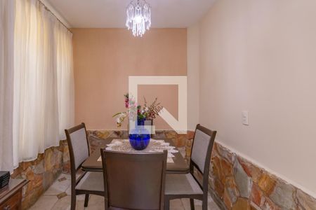 Casa à venda com 252m², 3 quartos e 4 vagas Casa à venda com 252m², 3 quartos e 4 vagasCopa