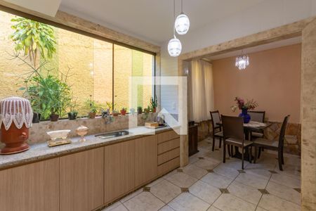 Casa à venda com 252m², 3 quartos e 4 vagas Casa à venda com 252m², 3 quartos e 4 vagasCozinha