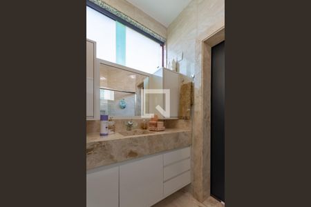 Casa à venda com 252m², 3 quartos e 4 vagas Casa à venda com 252m², 3 quartos e 4 vagasBanheiro suíte