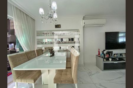 Casa para alugar com 111m², 3 quartos e 3 vagasSala