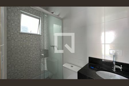 Banheiro de kitnet/studio para alugar com 1 quarto, 40m² em Novo Mundo, Curitiba